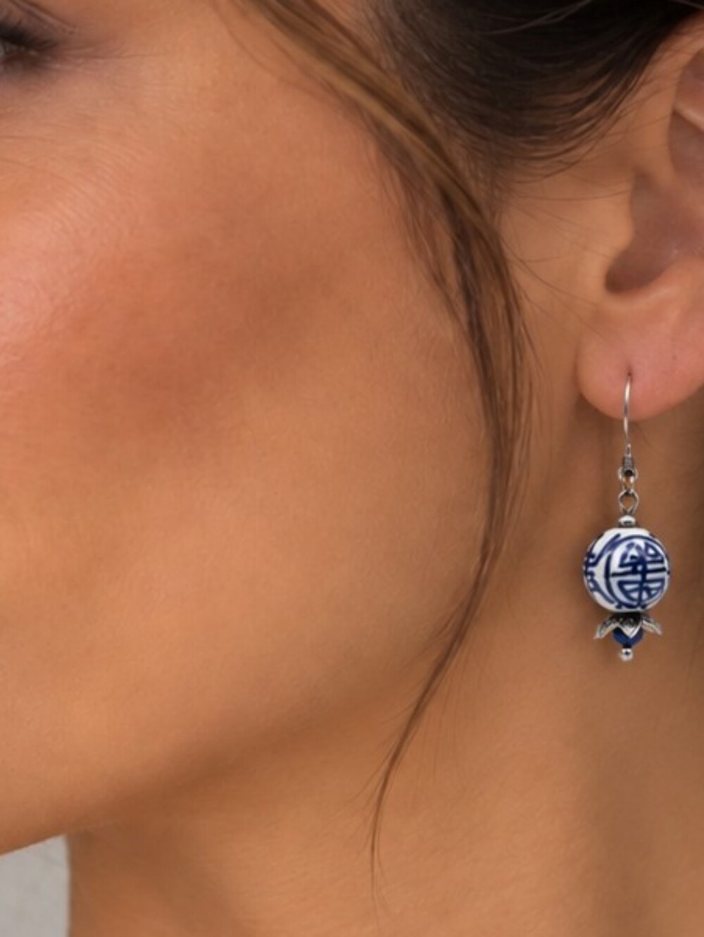 💎 Blue White Porcelain Look Bead Dangle Earrings Silver Tone Boho Floral